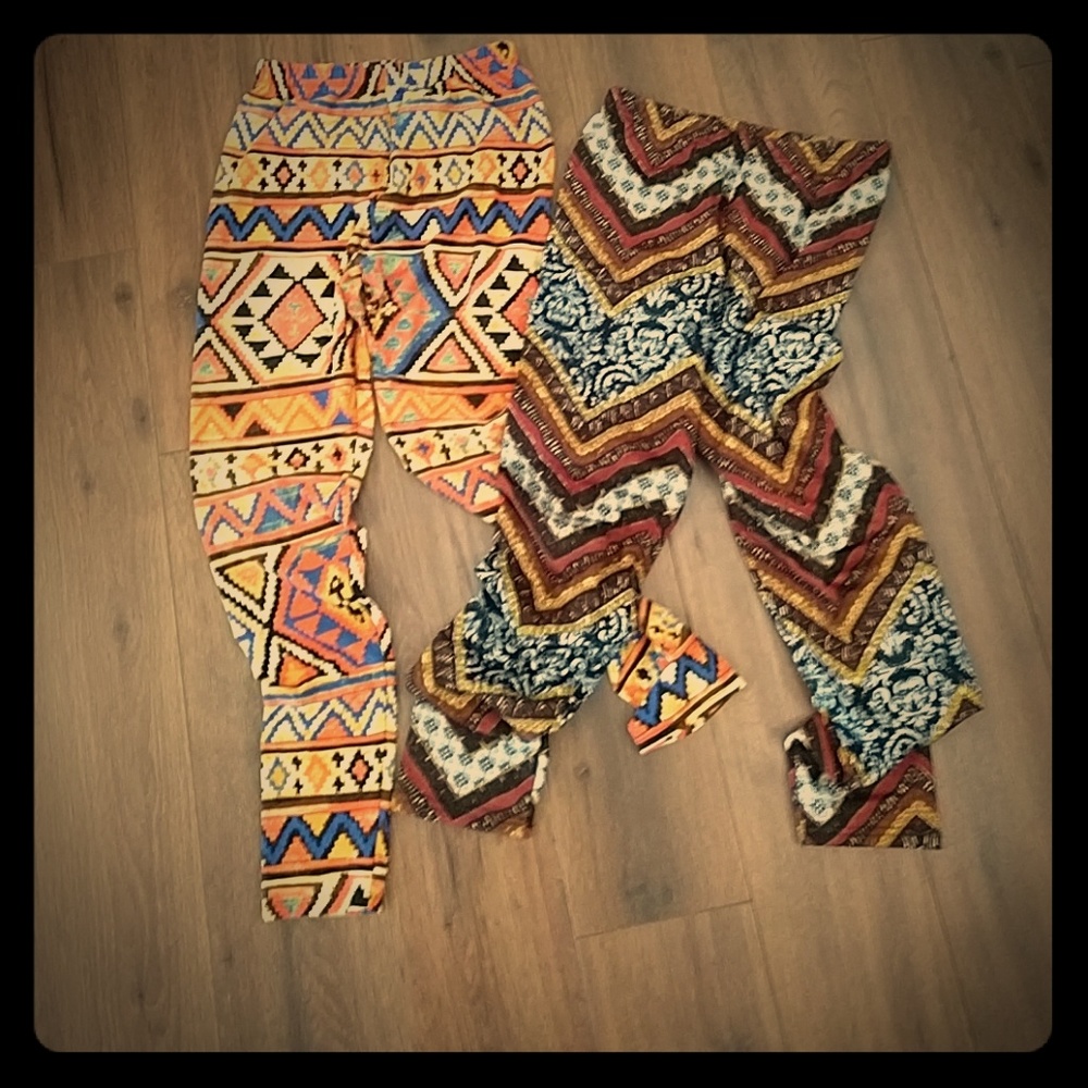 2 pairs of leggings